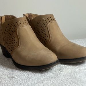 Proper Tan Ankle Boots 8 Wide
